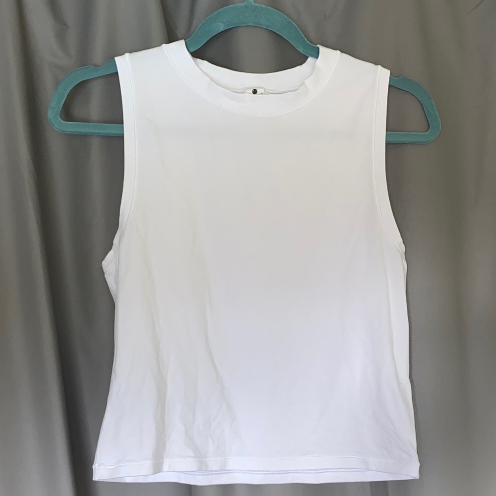 Yogalicious Classic White Sleeveless Crop Top. Size XL